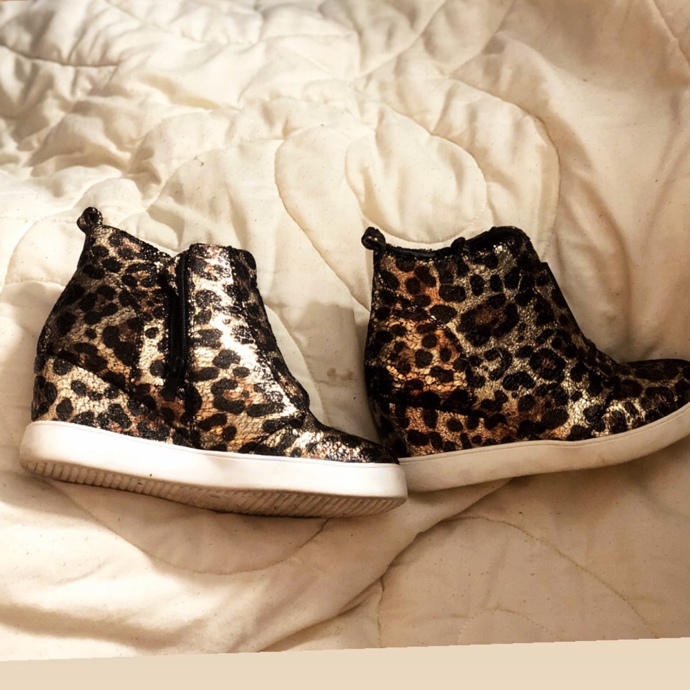 CHEETAH PRINT WEDGE SHOES